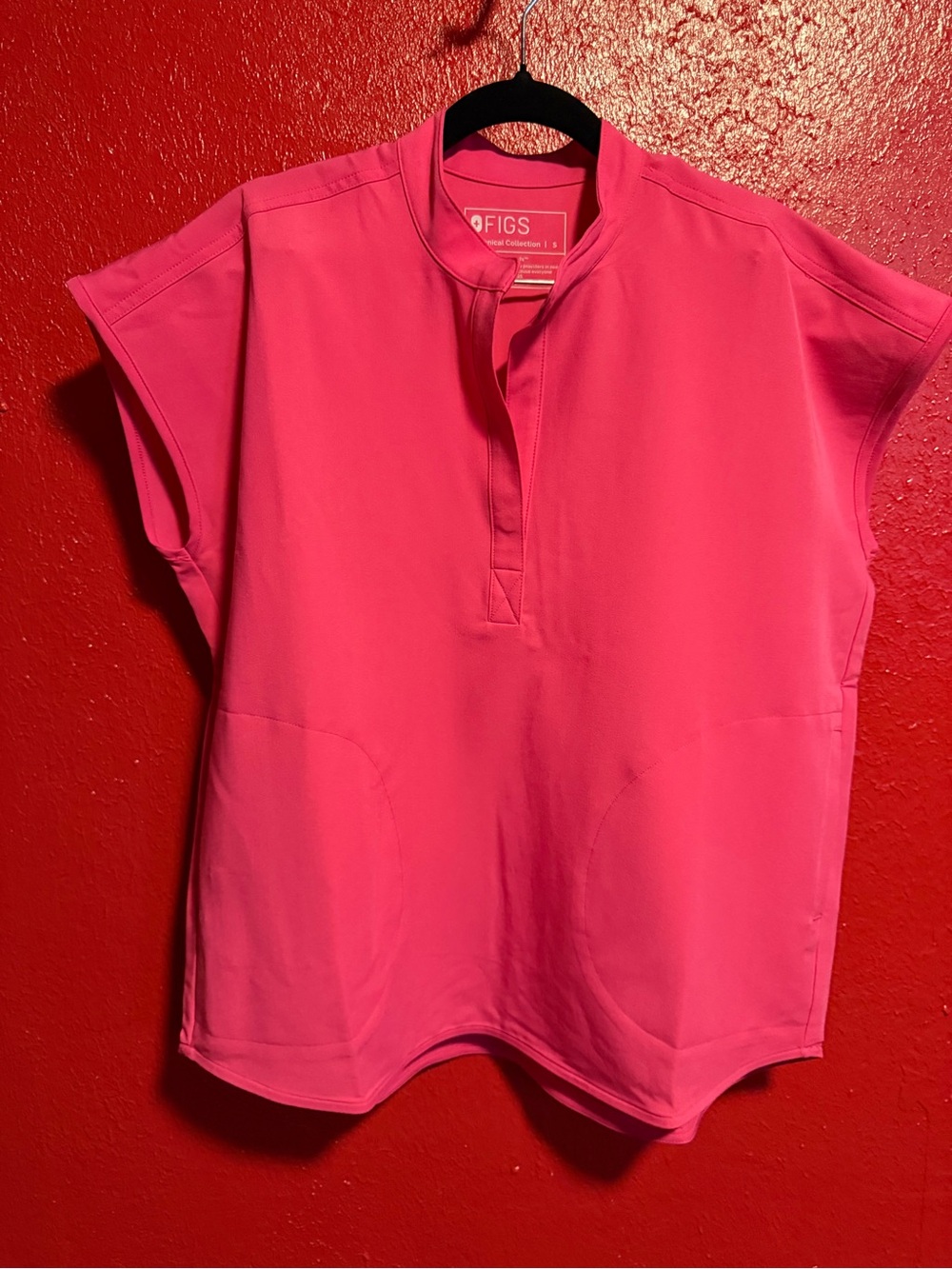 212. NWT LIMITED EDITION COLOR. FIGS Women's Rafaela top
